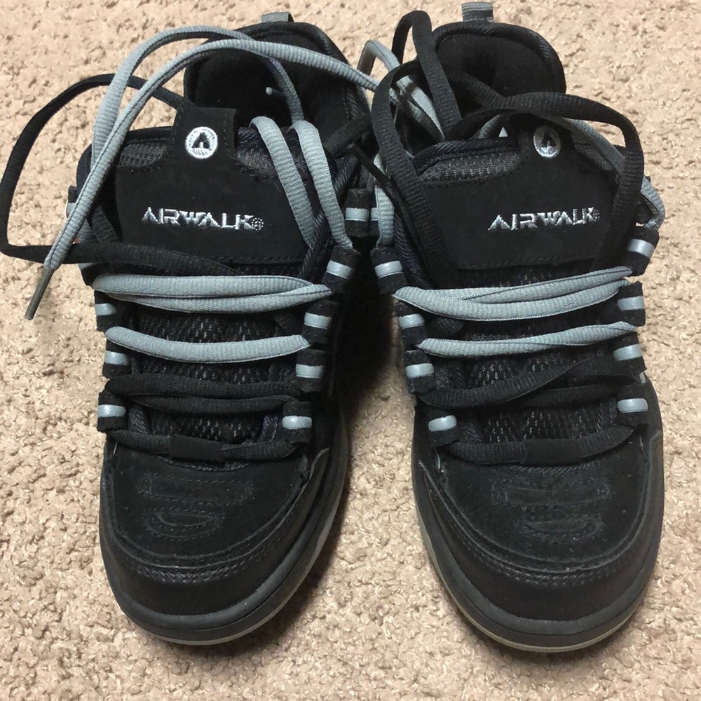 Sneaker - Picture 2 of 8